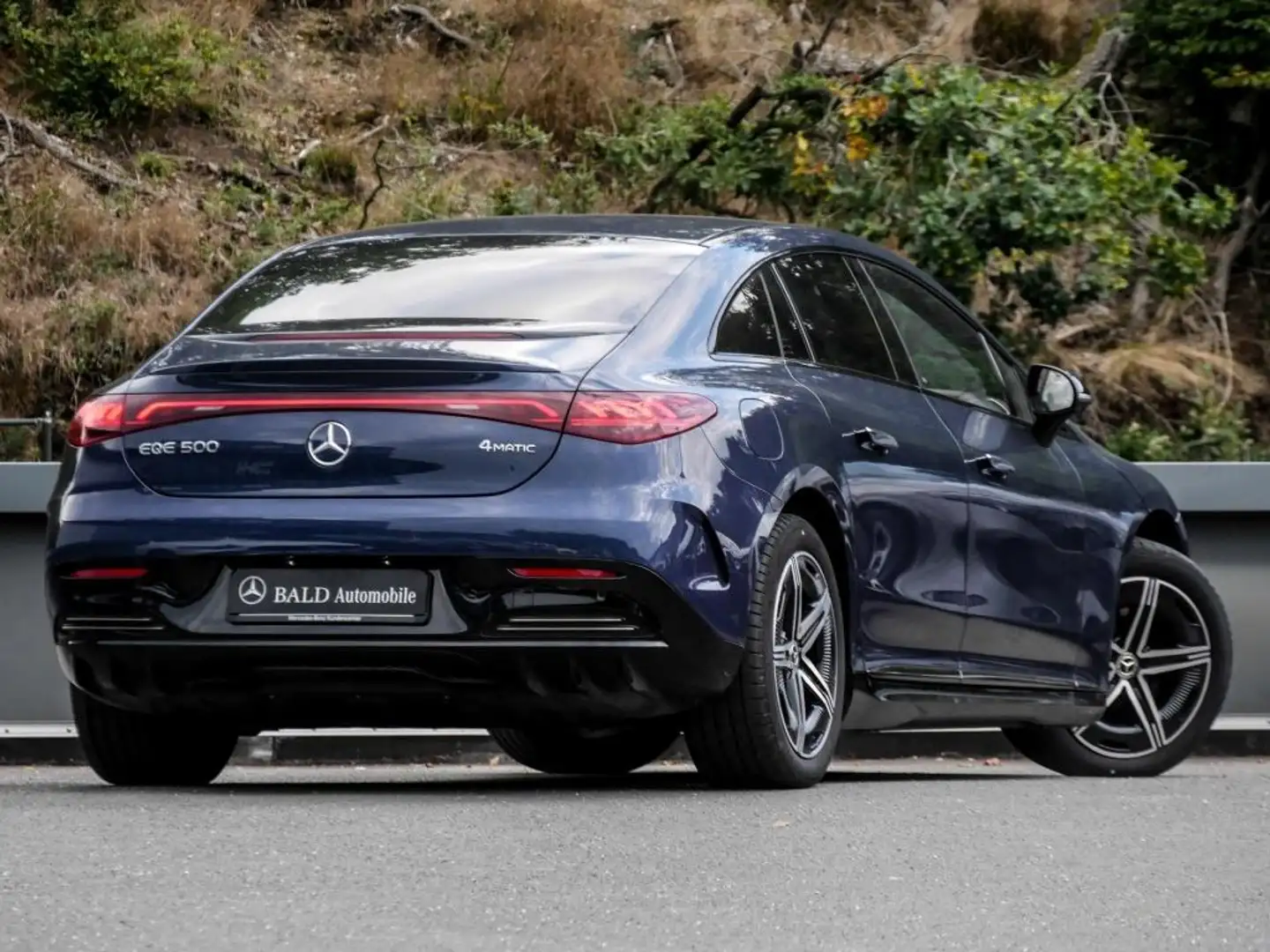 Mercedes-Benz EQE 500 4M AMG-Sport/AIRM/AHK/Night/HA-Len/Memo Blau - 2