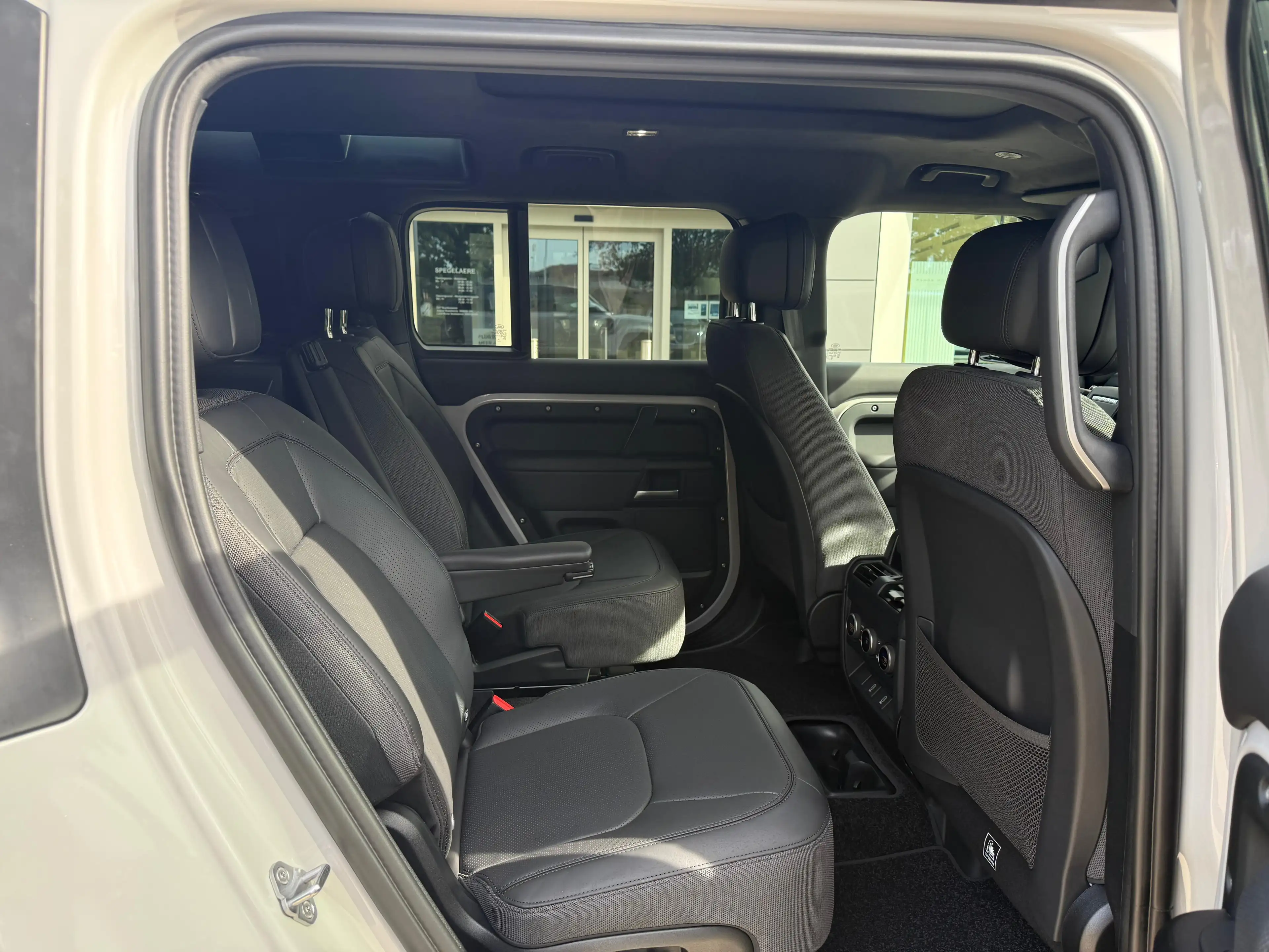 Land Rover Defender 110 D350 Vertex AWD Auto. 27MY — photo 7