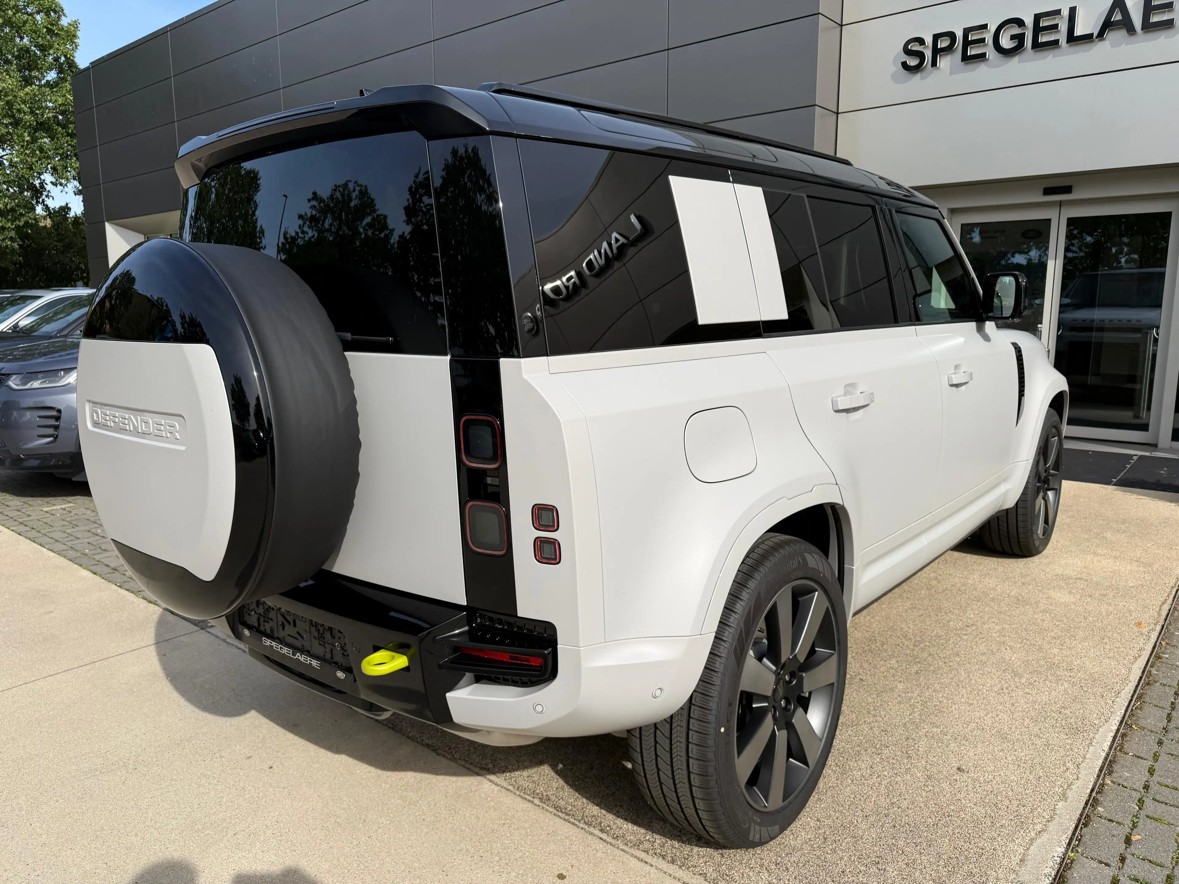 Land Rover Defender 110 D350 Vertex AWD Auto. 27MY — photo 12