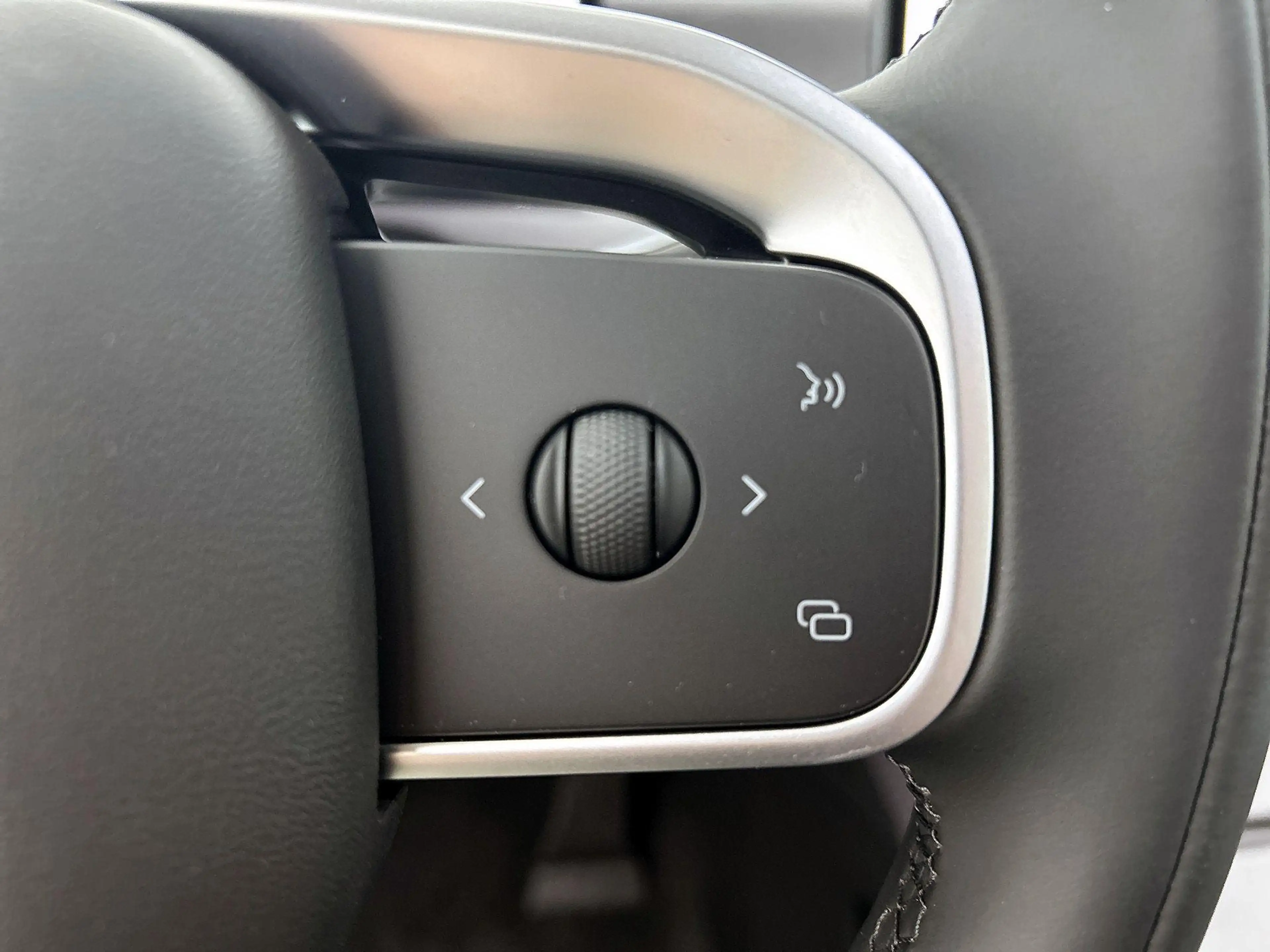 Leapmotor C10 Design ProMax 81.9 kWh | Navigatie| Stoel / Stuur — photo 13
