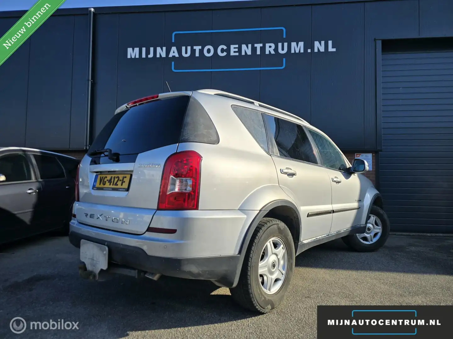 SsangYong Rexton RX 200 e-XDI Sapphire HD / NAP / CARPLAY Silber - 2