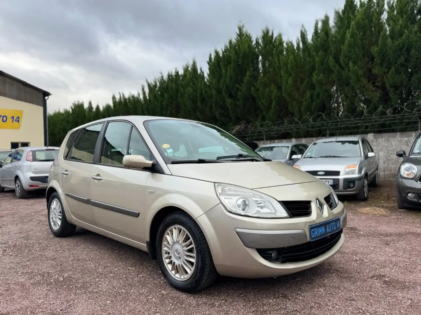 Renault Scenic II GRAND II Privilège 5 pl 1.9 dCi 130 Beige - 1