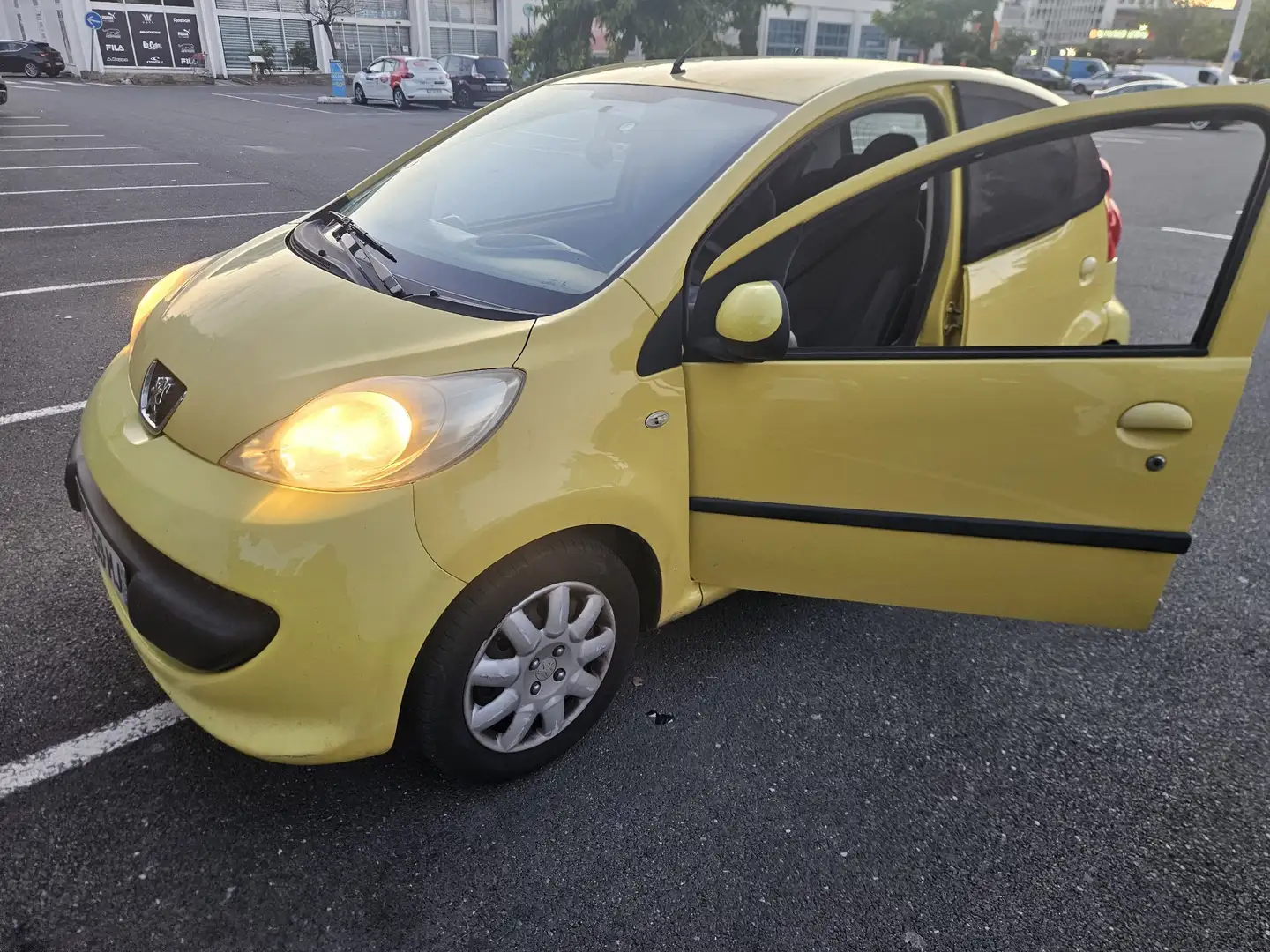 Peugeot 107 1.0e 12V 68ch BLUE LION Black & Silver - 2