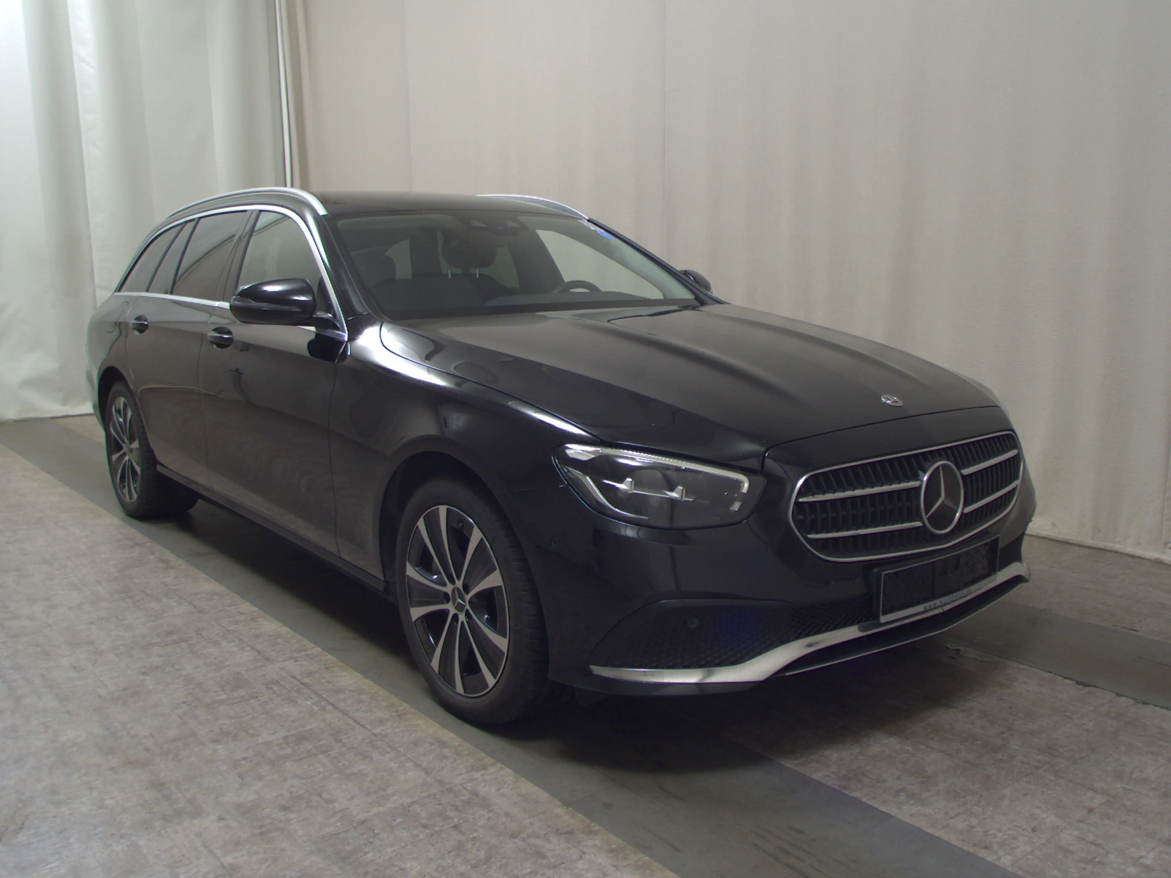 Mercedes-Benz E 300 E 300 NAVI KLIMAAUT TEMPO MFL SHZ PDC AHK KAMERA ACC LED RADIO — photo 3