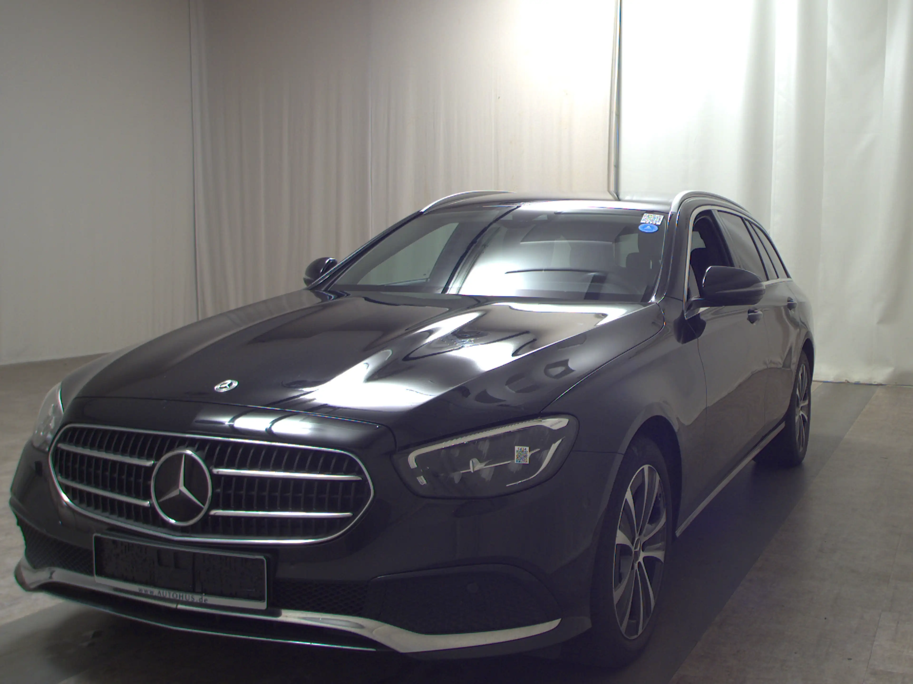 Mercedes-Benz E 300 E 300 NAVI KLIMAAUT TEMPO MFL SHZ PDC AHK KAMERA ACC LED RADIO — photo 2