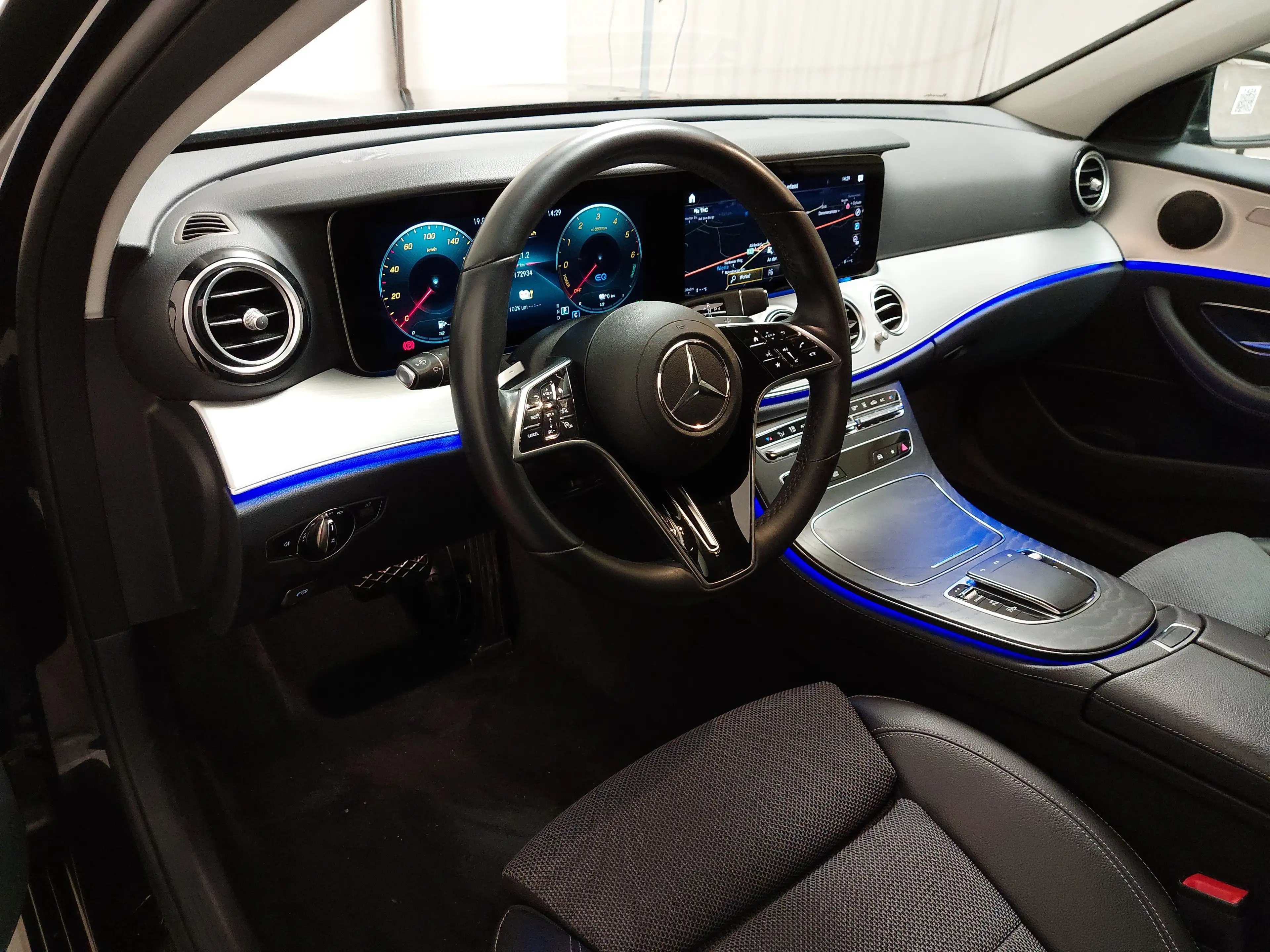 Mercedes-Benz E 300 E 300 NAVI KLIMAAUT TEMPO MFL SHZ PDC AHK KAMERA ACC LED RADIO — photo 6