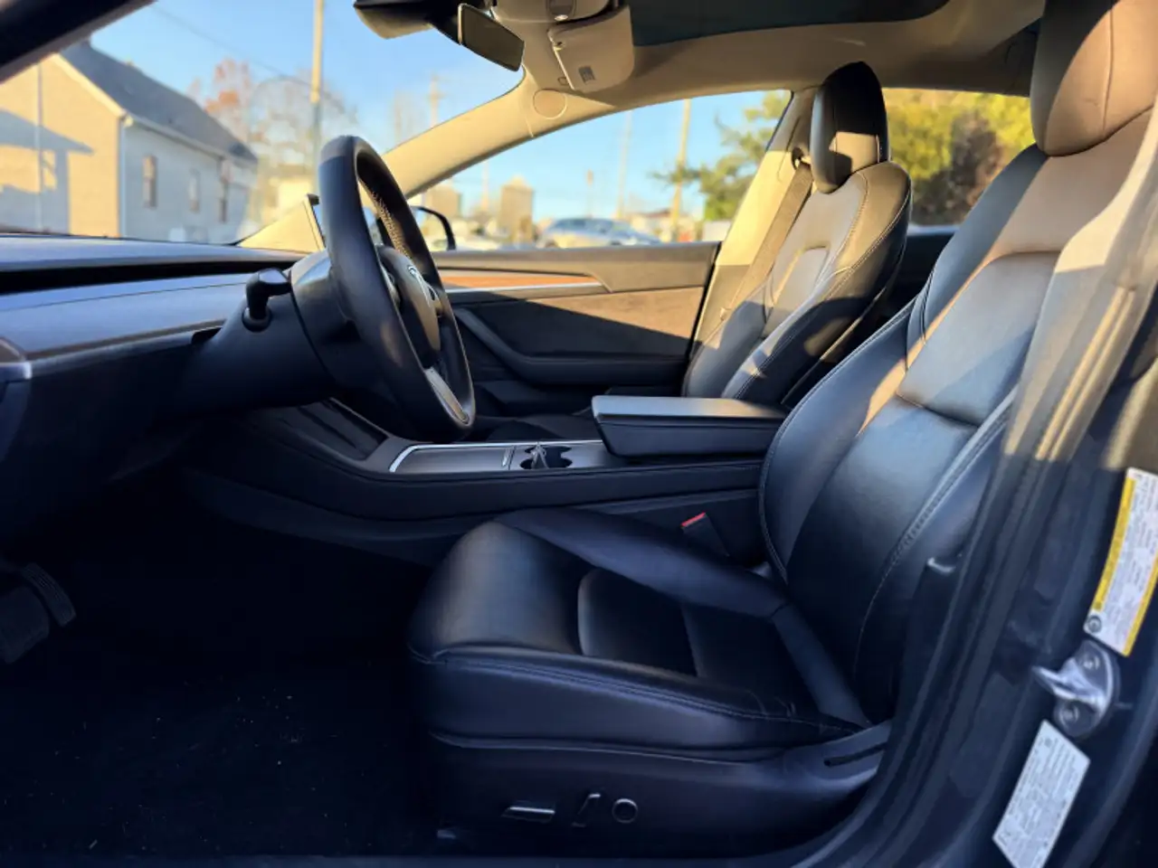 Tesla Model 3 снимка Tesla Model 3