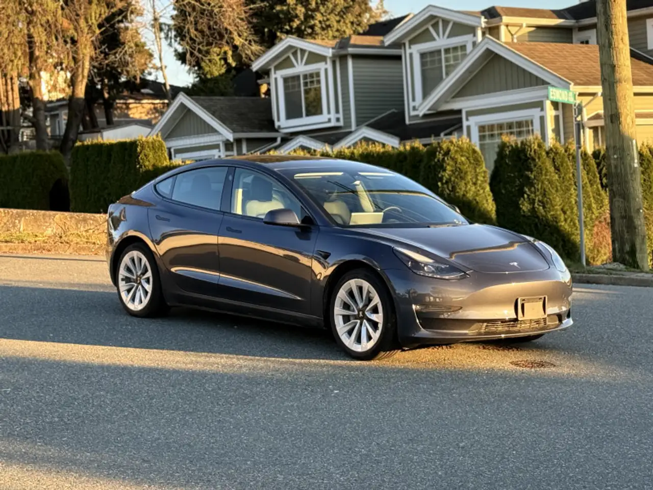 Tesla Model 3 снимка Tesla Model 3