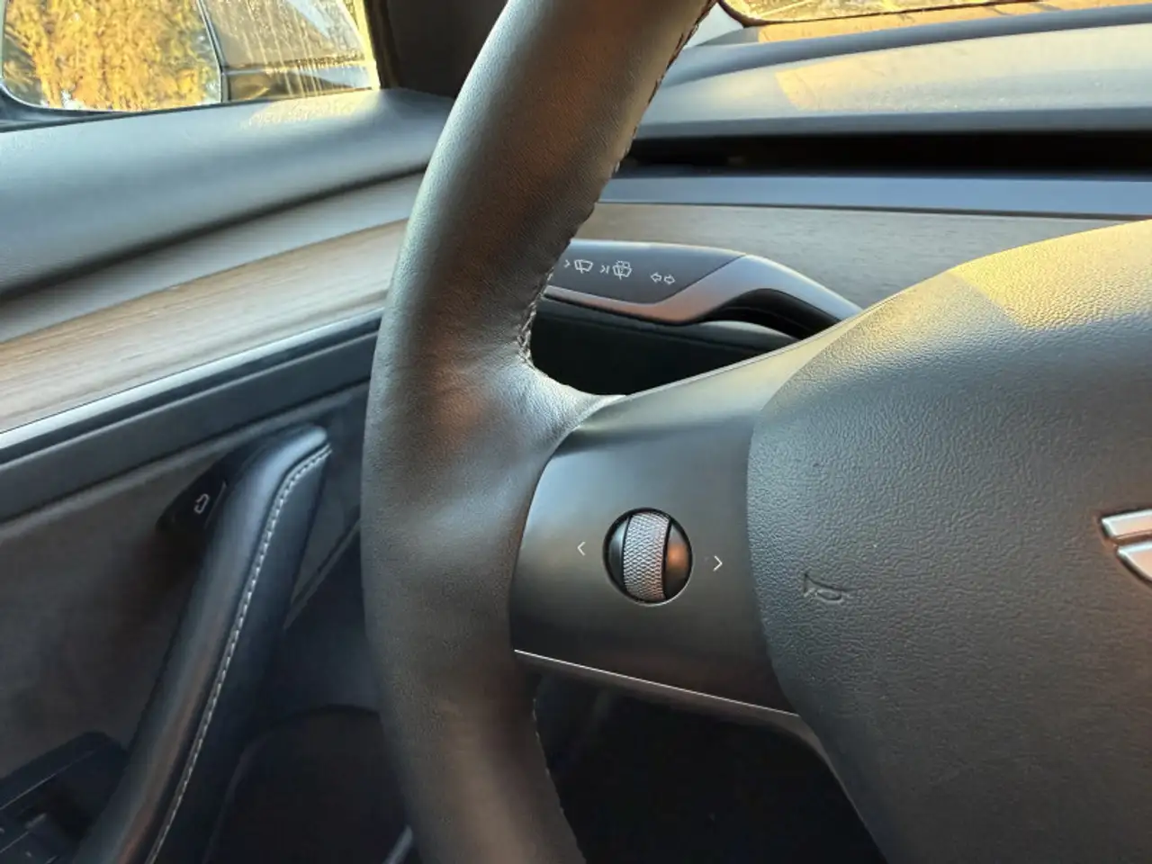 Tesla Model 3 снимка Tesla Model 3