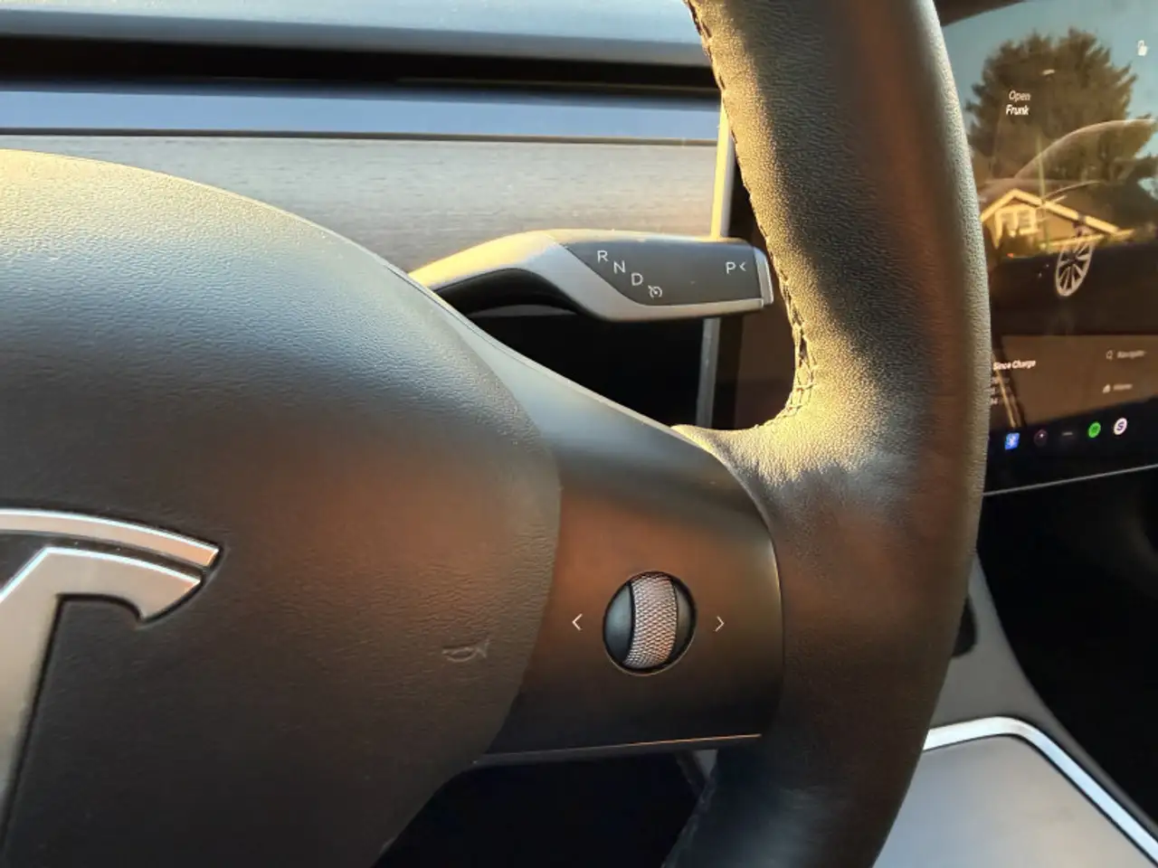 Tesla Model 3 снимка Tesla Model 3