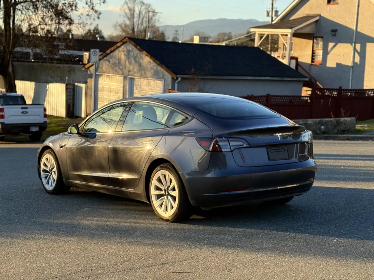 Tesla Model 3 снимка Tesla Model 3
