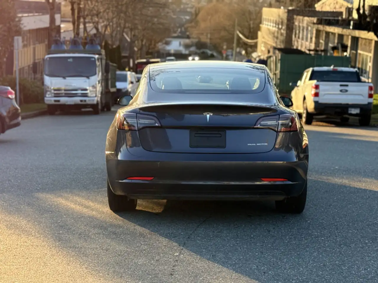 Tesla Model 3 снимка Tesla Model 3
