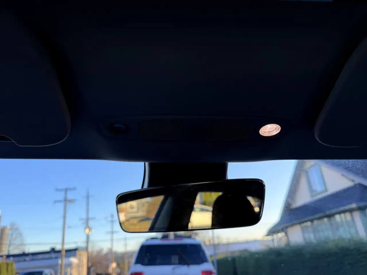 Tesla Model 3 снимка Tesla Model 3