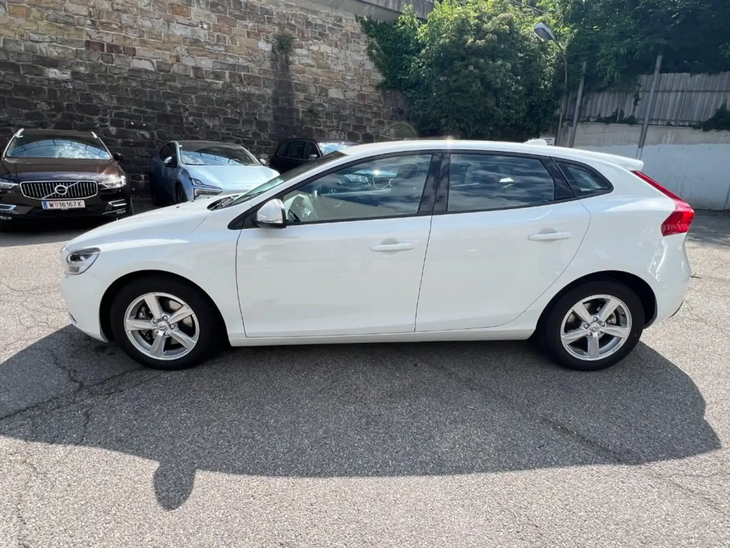 Volvo V40 T2 Kinetic Weiß - 2