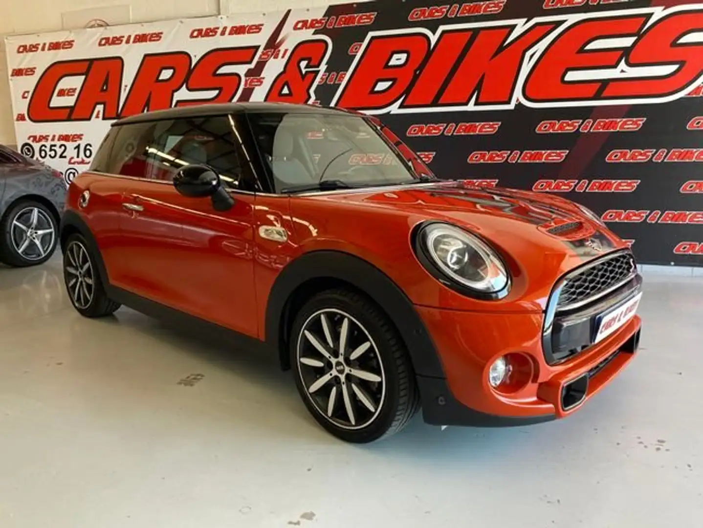 MINI Cooper S Orange - 1