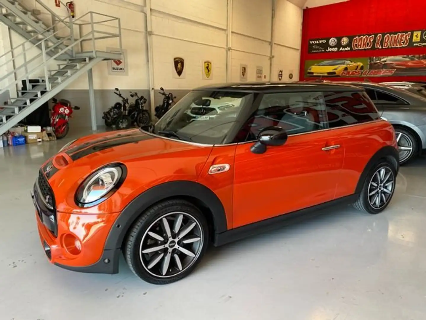 MINI Cooper S Orange - 2