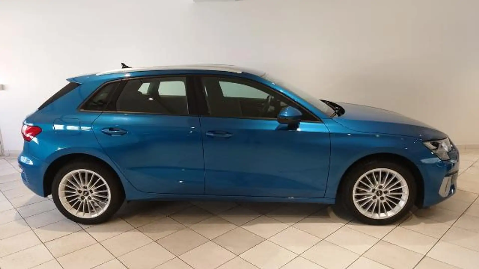 Audi A3 Sportback 1.5TFSI DSG Navi AHK LED Bleu - 2