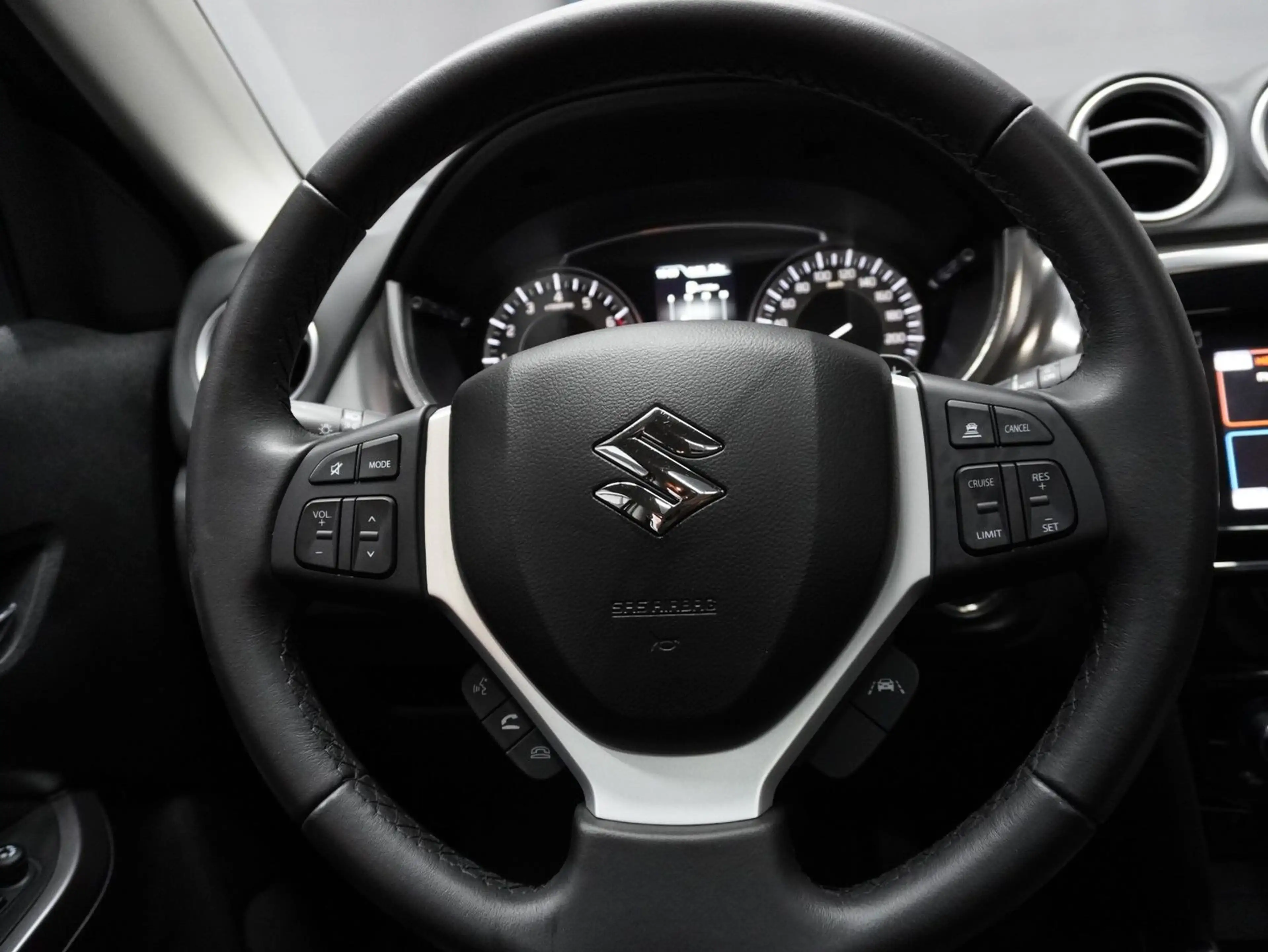 Suzuki Vitara 1.4 Comfort+ 4x4 2.Hd. Panorama — photo 12
