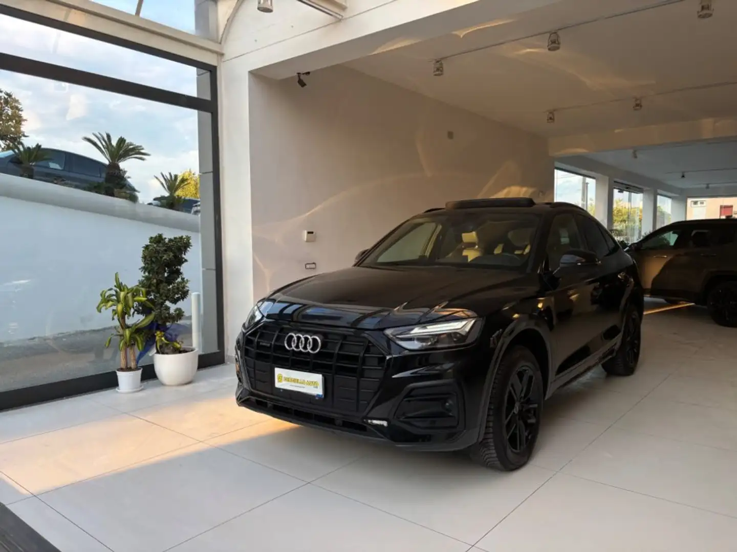 Audi Q5 SPB 40 TDI quattro business advanced t DA €469,0 Zwart - 1