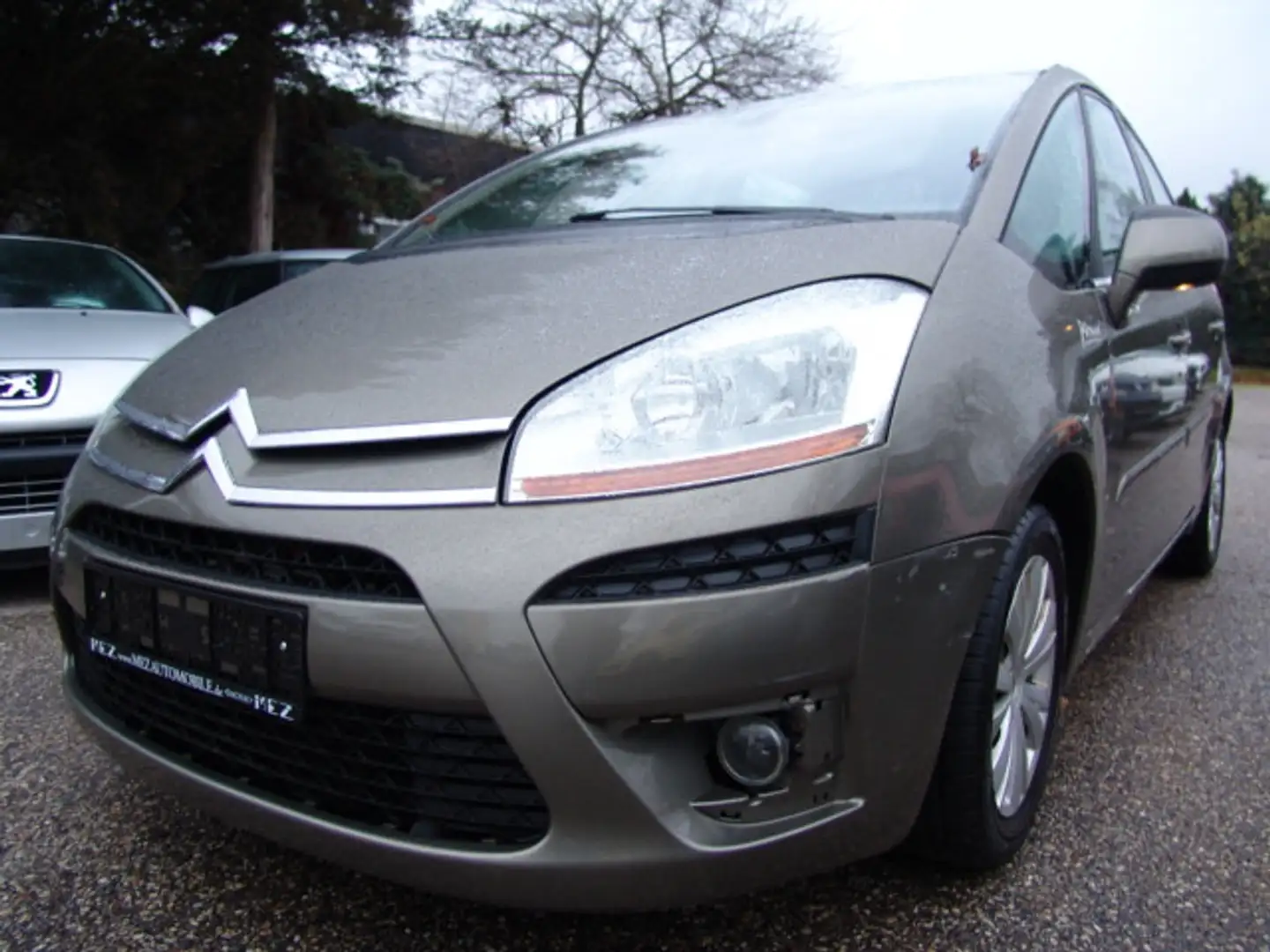 Citroen C4 Picasso 1.6 HDI FAP Tendance 1.Hand Klimaauto Braun - 1