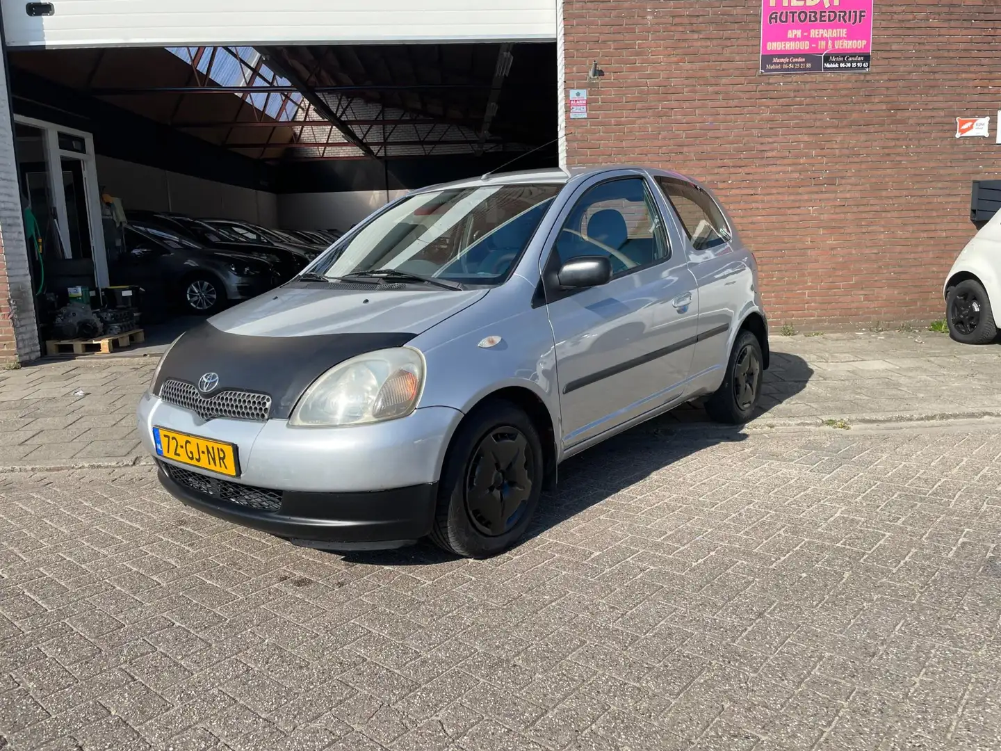 Toyota Yaris 1.3-16V VVT-i Luna Grau - 1