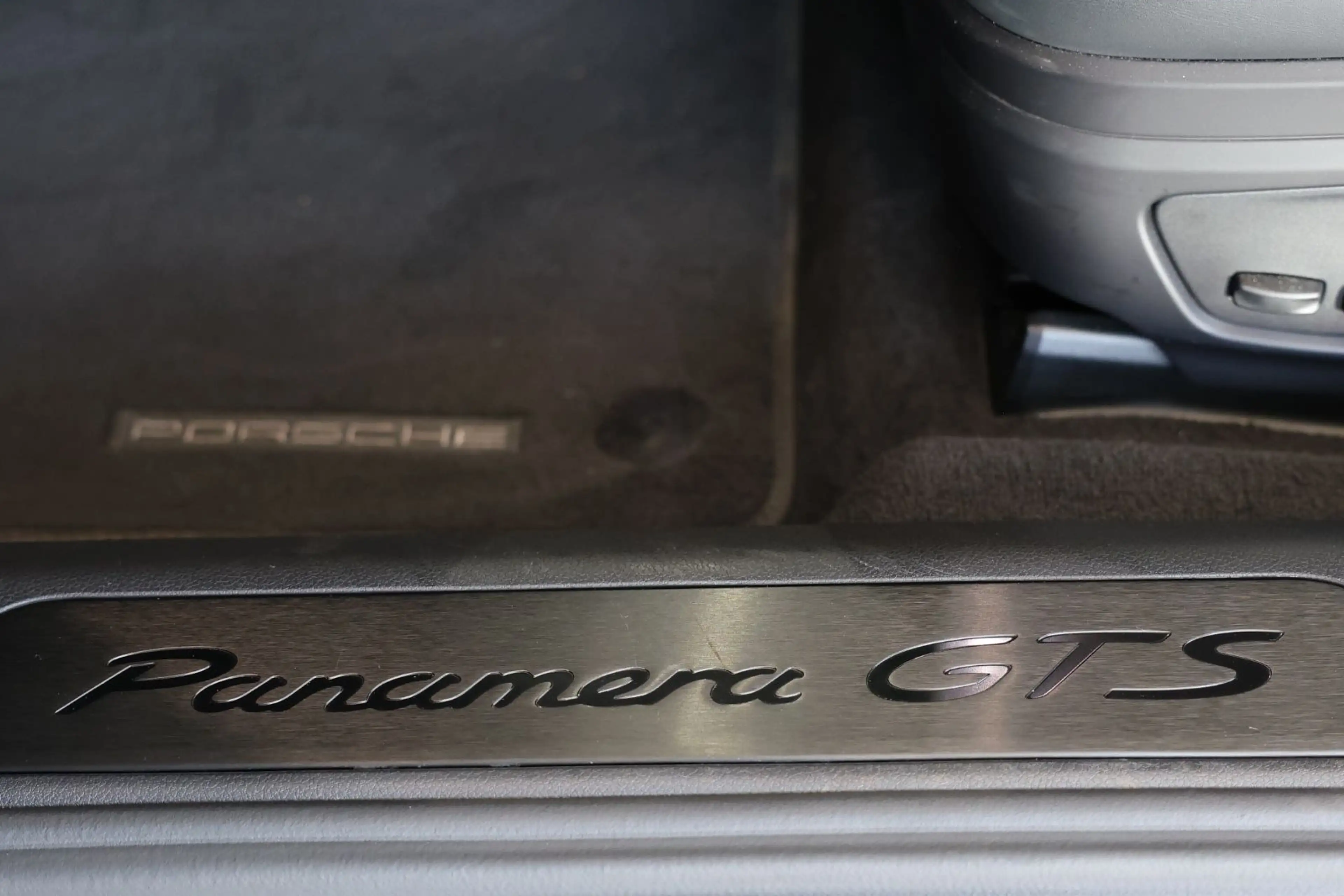 Porsche Panamera GTS Carbon*HUD*Sportaus.*Chrono*Bose — photo 11
