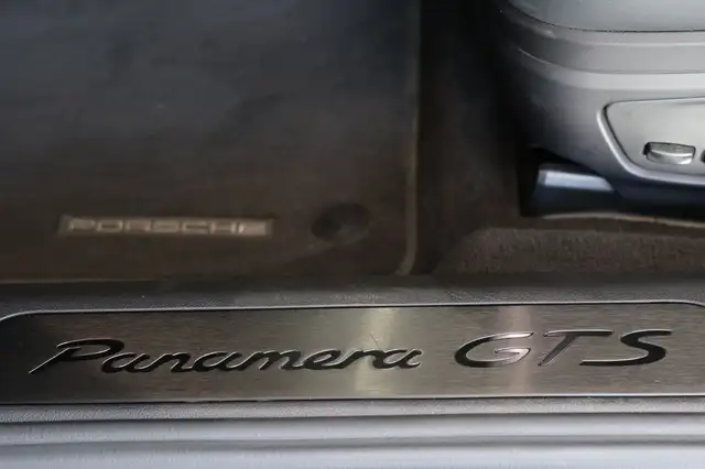 Porsche Panamera view 11