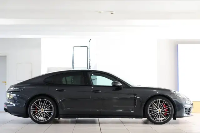 Porsche Panamera view 7