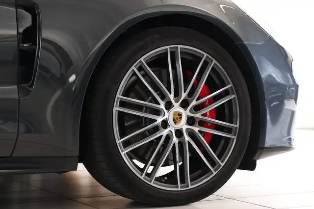 Porsche Panamera view 6