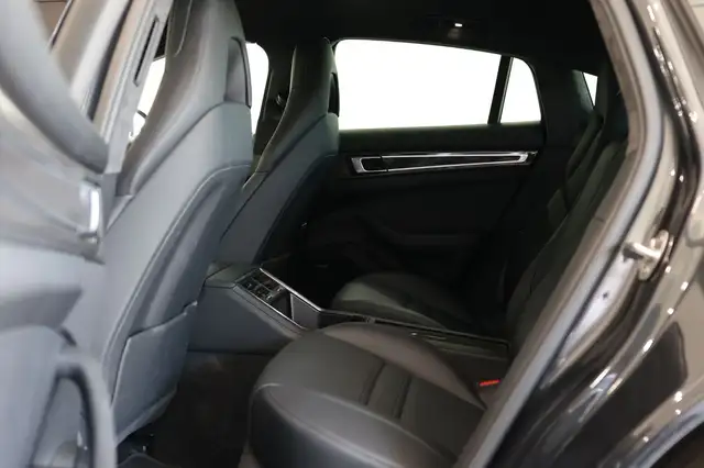 Porsche Panamera view 26