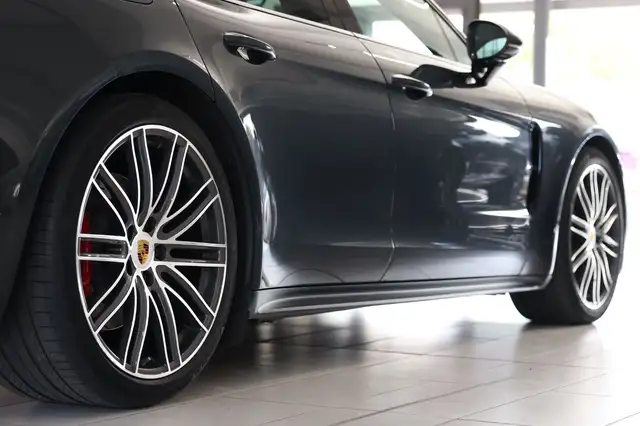Porsche Panamera view 5
