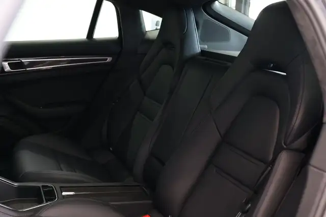 Porsche Panamera view 27