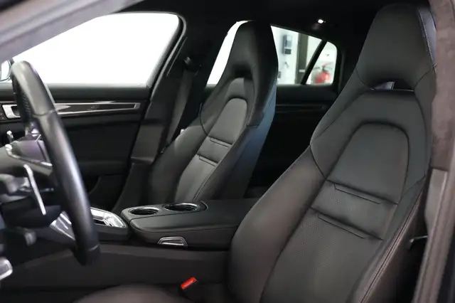 Porsche Panamera view 9