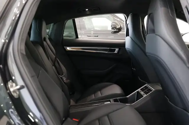 Porsche Panamera view 30