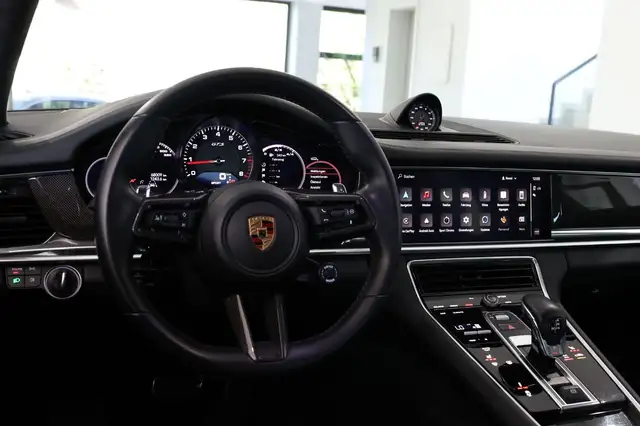 Porsche Panamera view 14