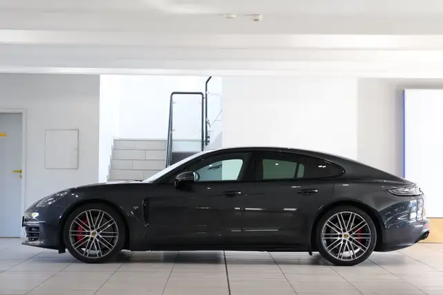 Porsche Panamera view 4