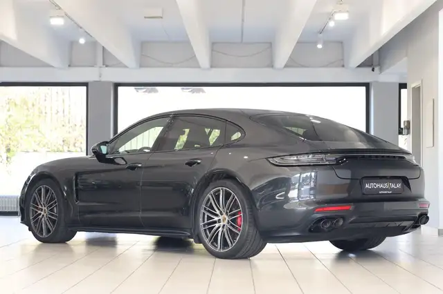Porsche Panamera view 3