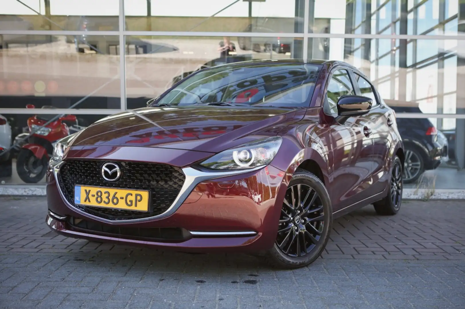 Mazda 2 1.5 Skyact-G Sport. Achteruitrijcamera | Navigatie Rood - 1