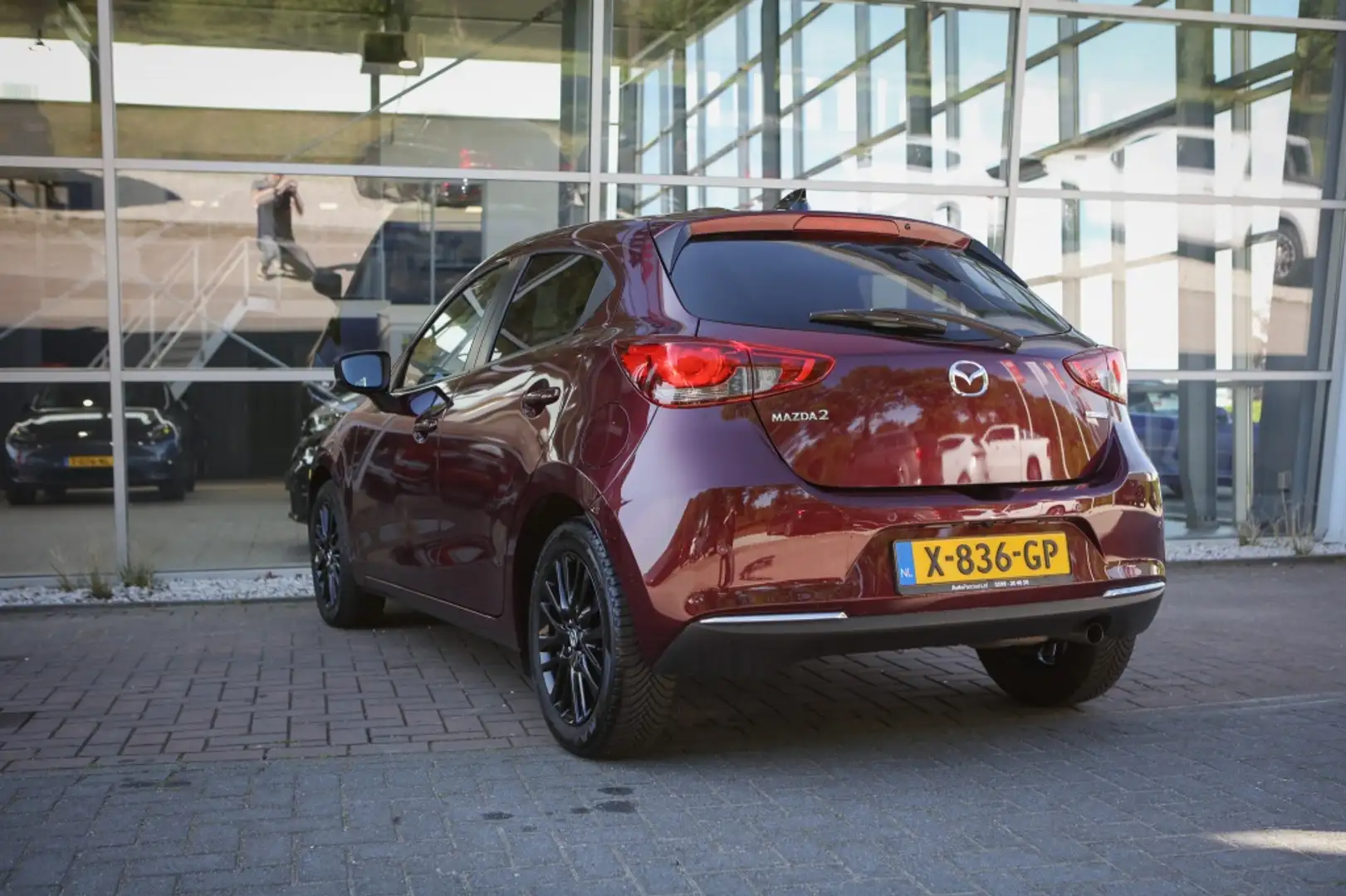 Mazda 2 1.5 Skyact-G Sport. Achteruitrijcamera | Navigatie Rood - 2