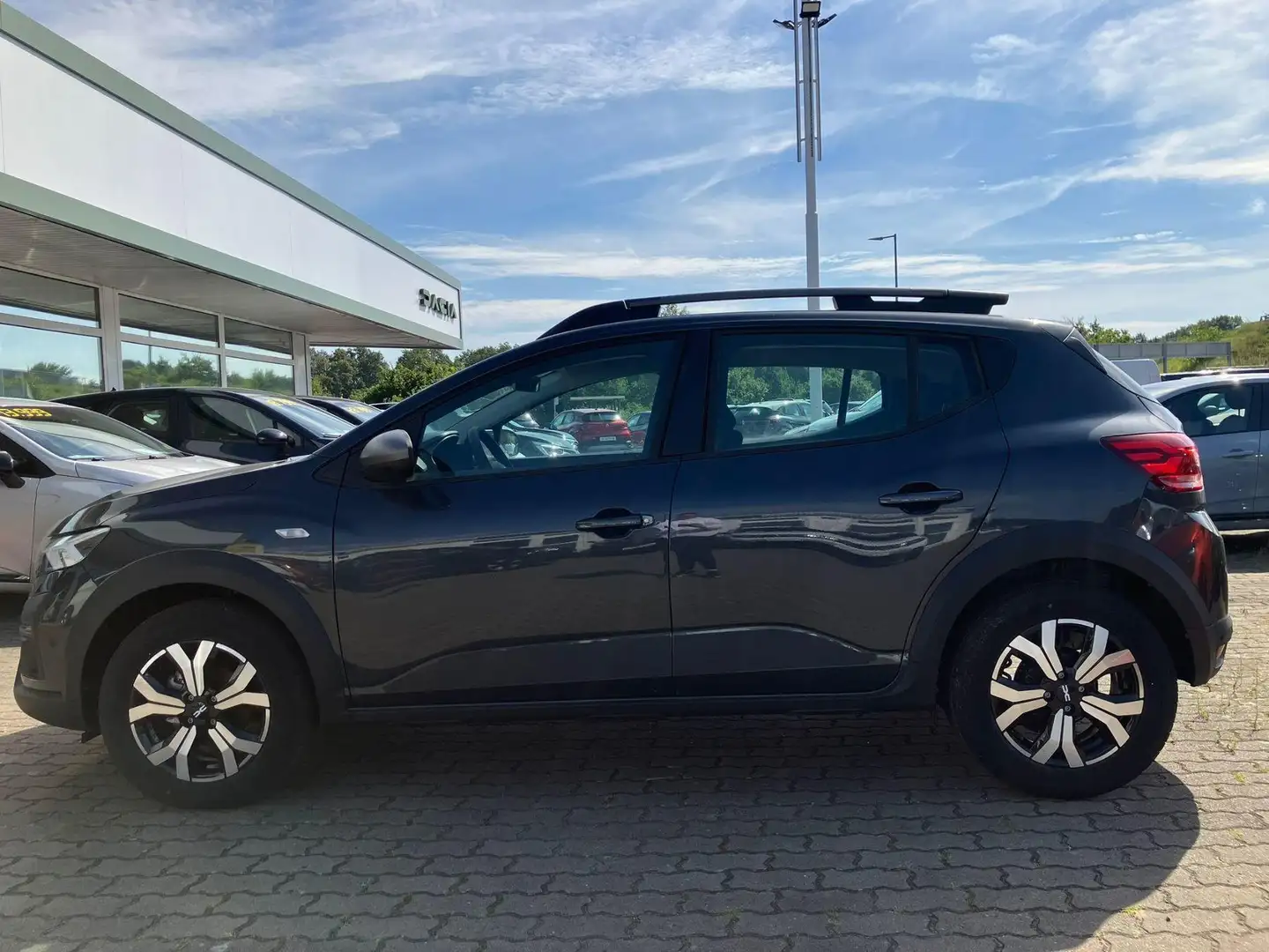 Dacia Sandero Stepway Expression+ TCe 100 ECO-G Grau - 2
