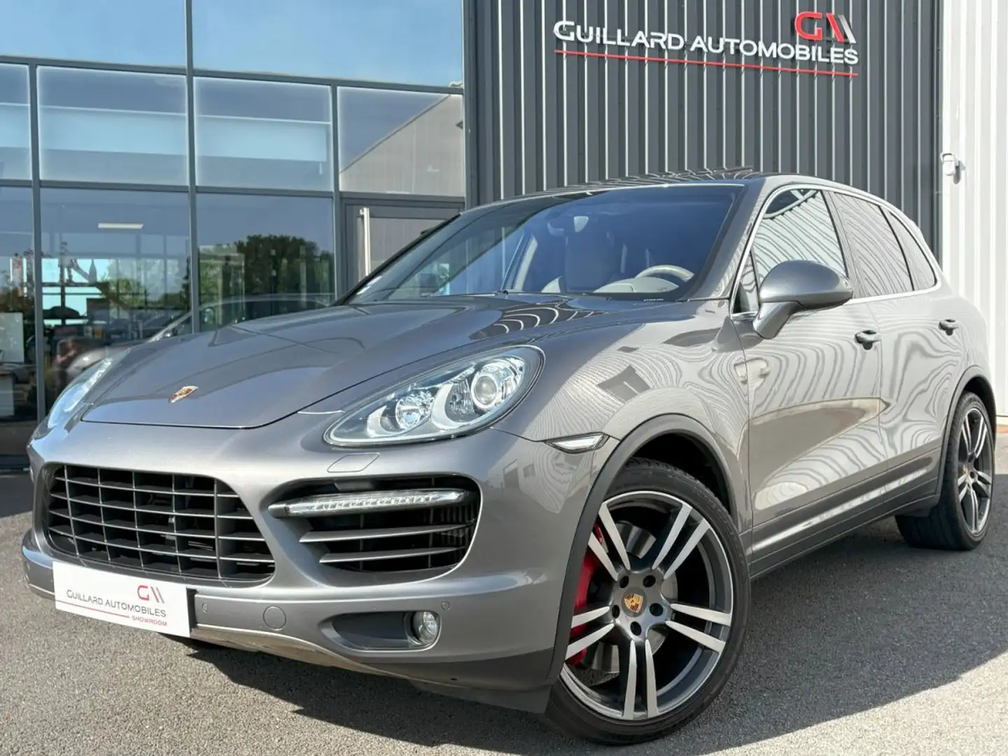Porsche Cayenne TURBO 4.8 V8 500ch TIPTRONIC Grau - 1