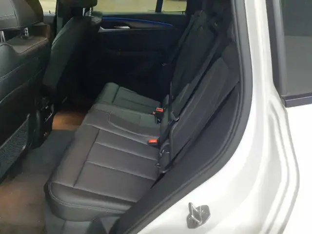 BMW X3 view 13