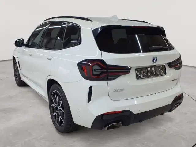 BMW X3 view 5