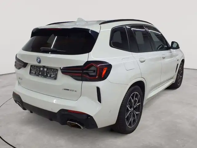 BMW X3 view 4