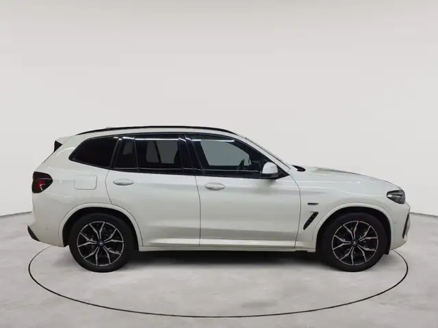 BMW X3 view 3