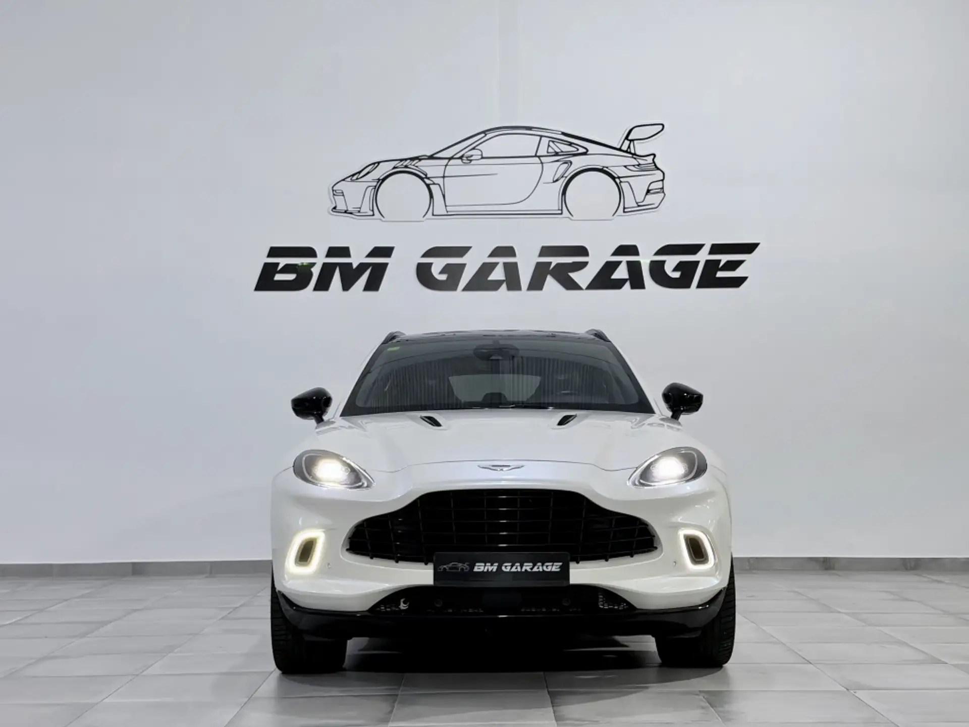 애스턴마틴 DBX 2020 흰색 사진 8