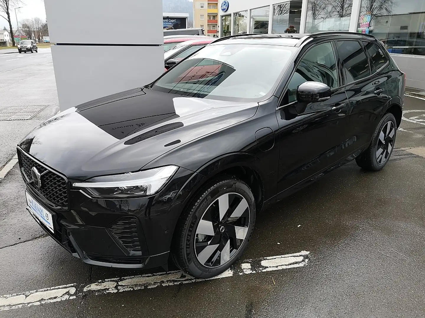 Volvo XC60 T6 AWD PHEV Plus Dark Aut. Schwarz - 1
