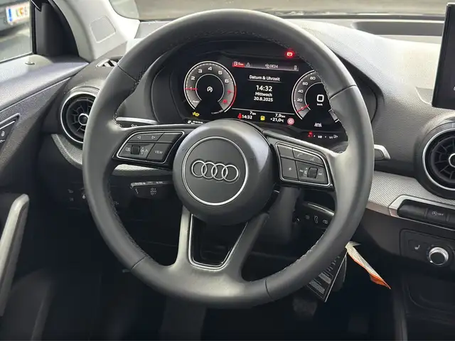 Audi Q2 view 8
