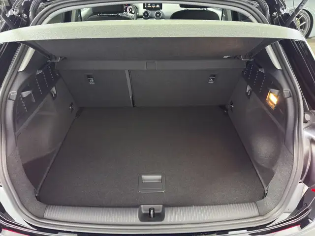 Audi Q2 view 15