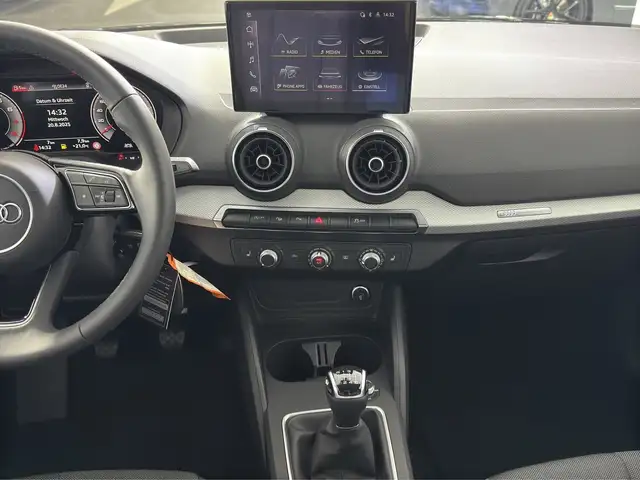 Audi Q2 view 10